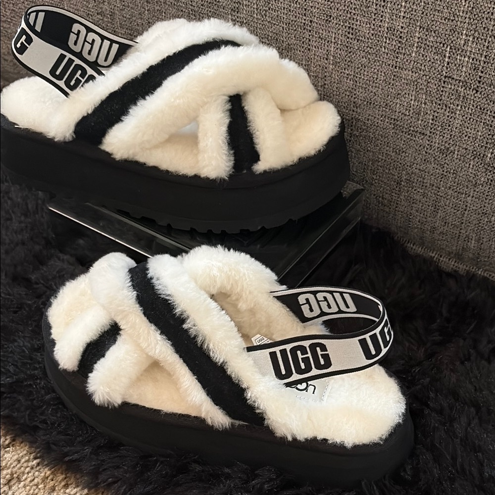 New! UGG Women's Fluffy Black and White Sandals